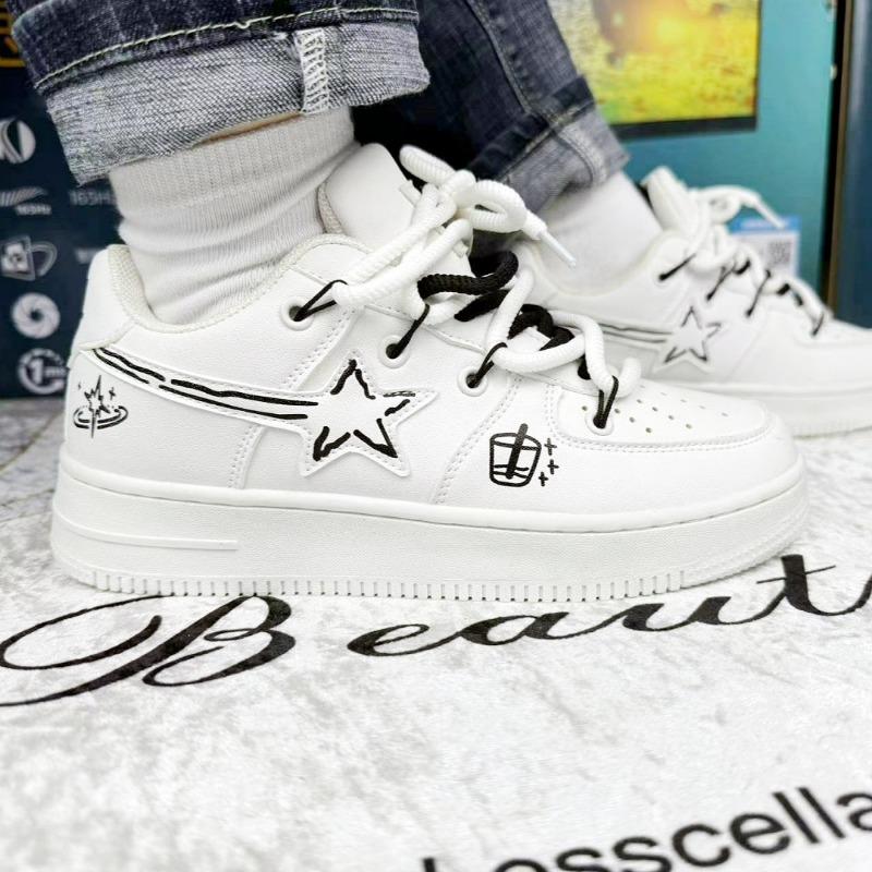 

Graffiti white shoes men s niche star skateboard shoes casual versatile sports shoes men s trendy sports shoes 35