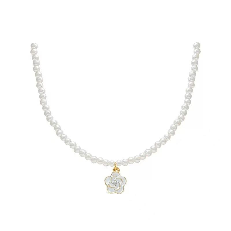 Women's Small Fragrant Style Light Luxury Collarbone Necklace