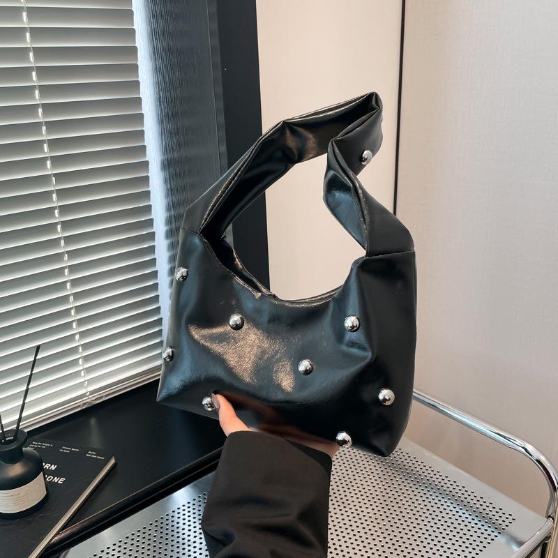 Vintage premium sense crowdsourcing bag women's 2025 spring new rivet shoulder handbag women's commuter armpit bag