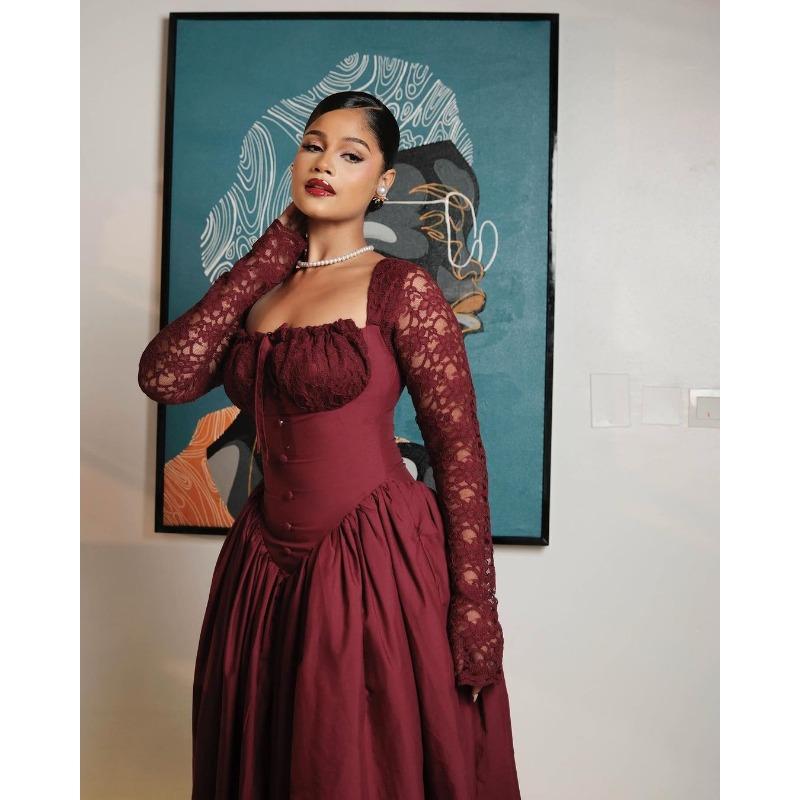 Damenkleid Frühling und Herbst Temperament Quadratischer Ausschnitt Spitze Langärmlig Tailliert Einfarbig Midilänge Kleider