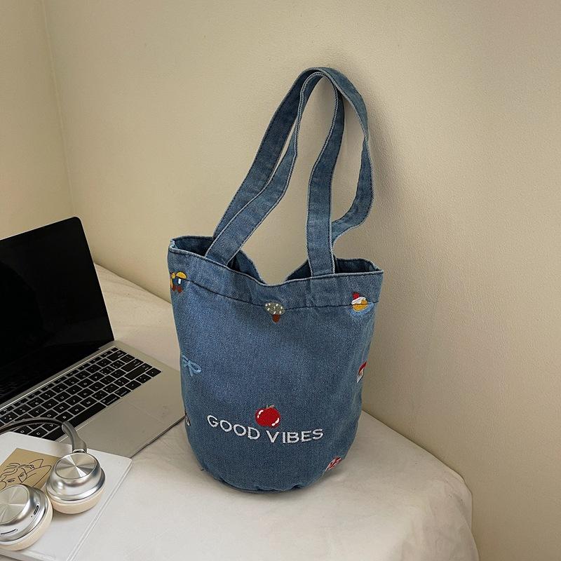 New Casual Oblique Span Denim Bag Women's Large-capacity Class Canvas Bag Literary Commuter Zipper Bag Tote Bag Tide