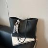 Large-capacity commuter tote bag, high-end big bag, women's 2025 summer new class shoulder bag tide