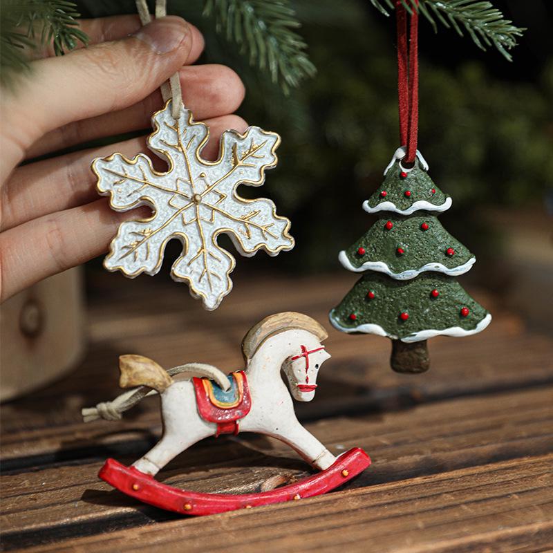 Retro Hand-Painted Resin Christmas Ornaments: Snowflake, Heart, and Star Decor.