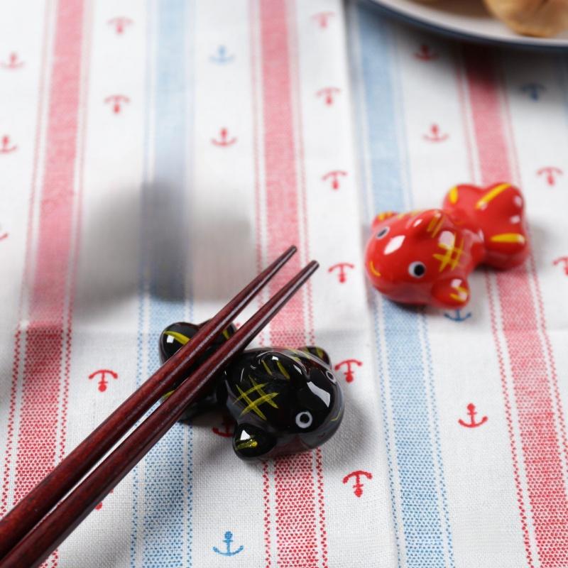 Clown Fish Shape Chopstick Holder Home Kitchen Table Decoration Ceramic Crafts Spoon Shelf Crucian Carp Puffer Fish Tea Pet