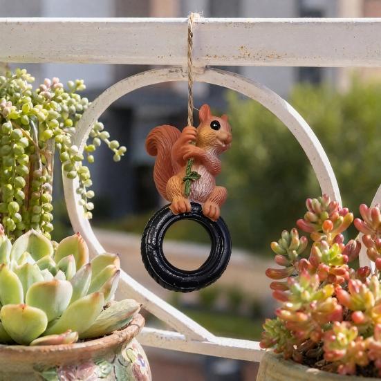 Durable Resin Patio Ornament Squirrel on Tire Outdoor Hanging Ornament, Realistic Figurine for Charming Courtyard Animal Decor Garden Tree Decoration,