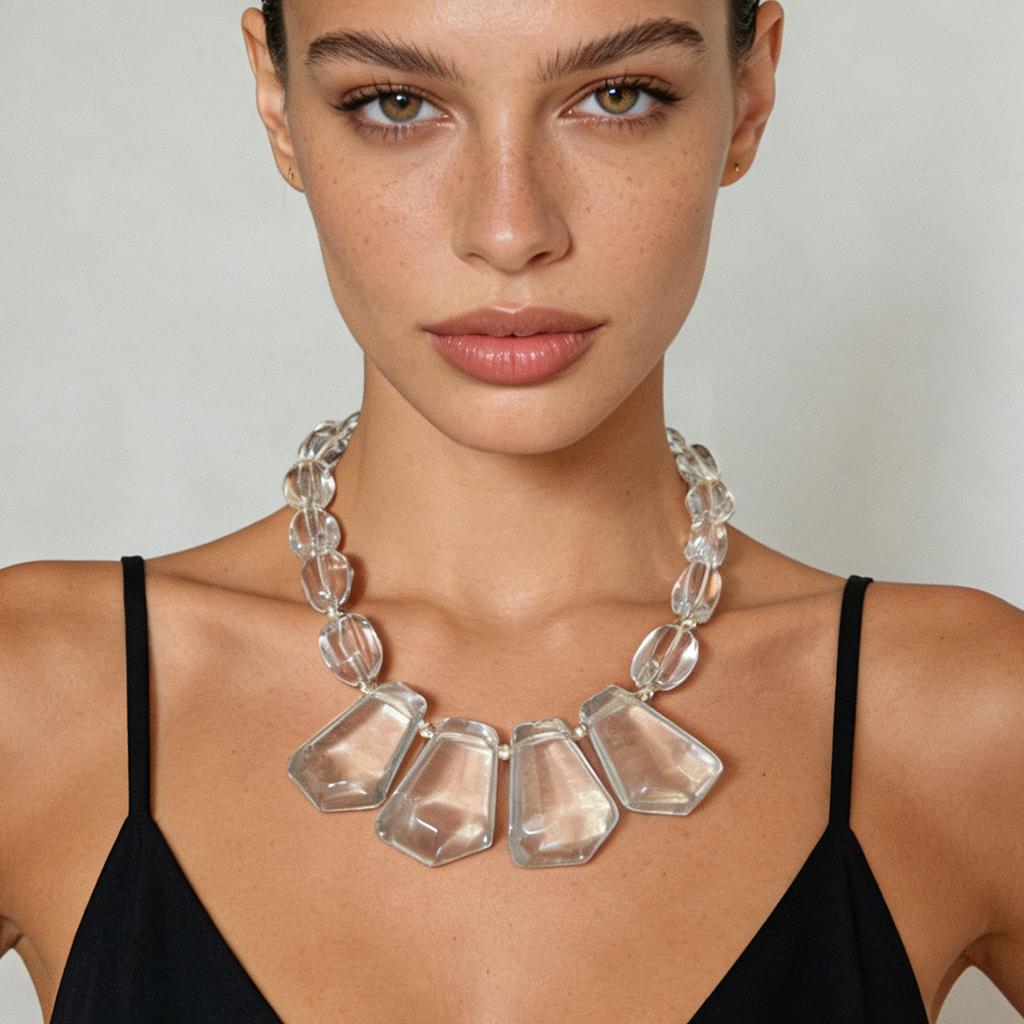 European and American exaggerated resin irregular transparent geometric beaded neck chain casual niche light luxury INS style necklace decoration