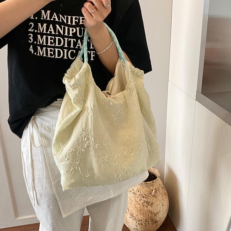 National style embroidered vest bag Small fresh literary temperament Fairy shoulder bag Underarm bag Large capacity commuter tote bag