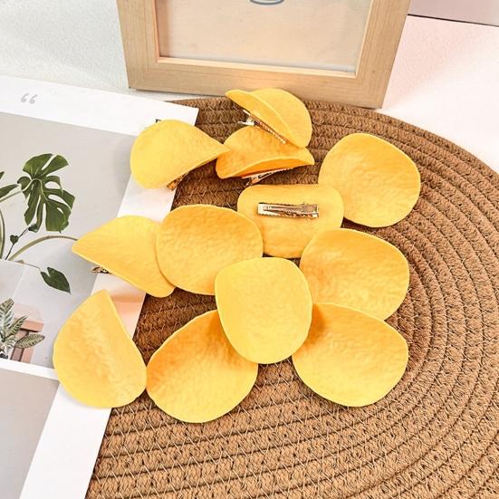Pommes Frites Chips Form Haarspange Realistische Lebensmittel-Form Haarspange mit Metallboden Anti-Rutsch-Design Haarspange Haarschmuck
