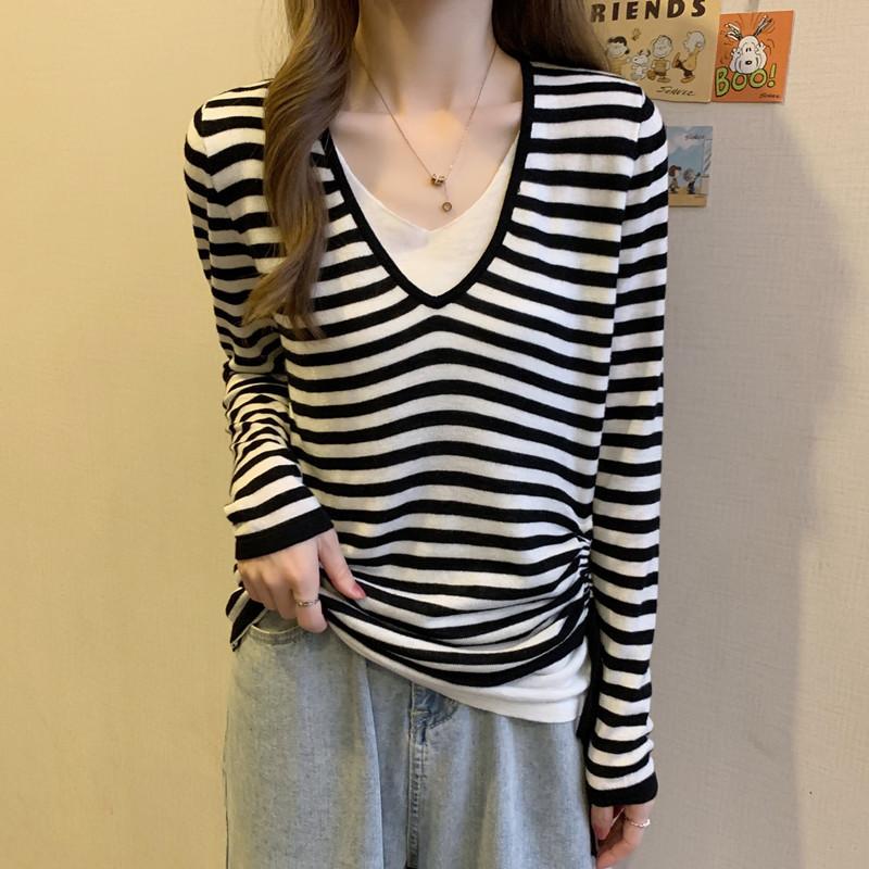 Large Size Fat Girl Fake Two-piece V-neck Top for Women with Slim Inner Long-sleeved Base Shirt Design Long-sleeved Knitted Sweater