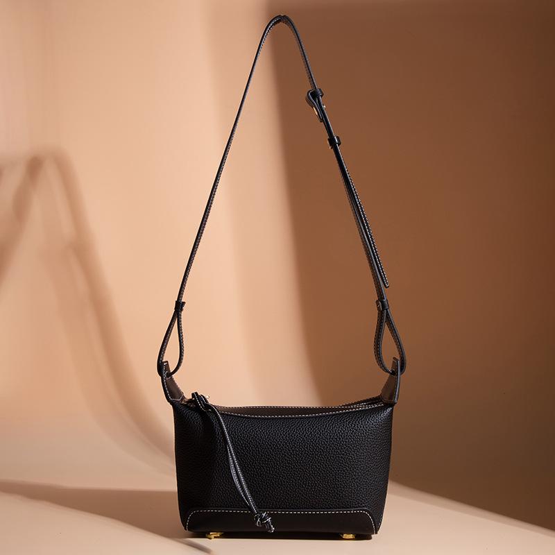 2024 New Trendy Dumpling Bag Crossbody Bag with Lychee Pattern, Versatile Fashionable Casual Women s Bag with a Luxurious and Sophisticated Feel чёрный