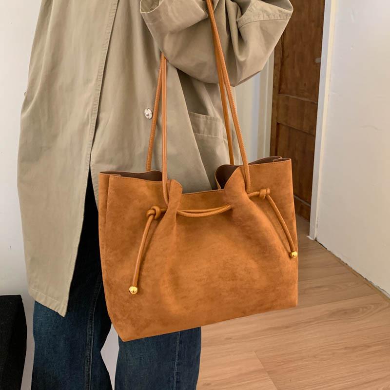 

2025 Ретро Матовая Женская Сумка Под Мышку - Большая Вместимость Осень/Зима Высококлассная Повседневная Сумка-Тоут коричневый