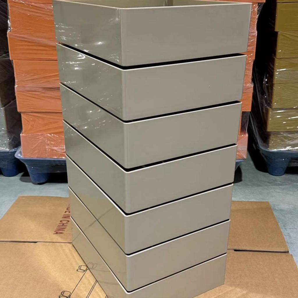 Nordischer rotierender Aufbewahrungsschrank: Verstellbarer Nachttisch & Kosmetik-Organizer