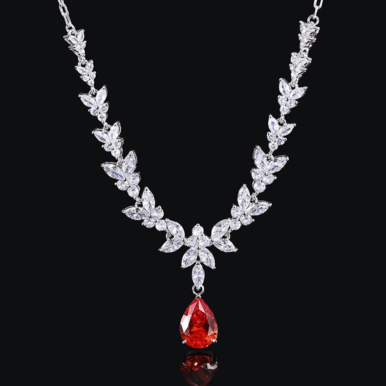 Luxury Ruby Corundum Gem Pendant Zircon Necklace Clavicle Chain Dress Dress Dinner Ornament Treasure Necklace