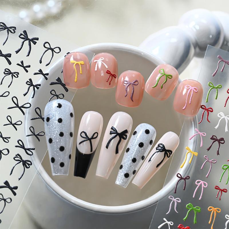 Buntes Schleifenband Schleife Nagelsticker 3D Mini-Nagelapplikationen Klebende Aufkleber Nagelanhänger Nagelkunst Maniküre-Dekorationen DIY