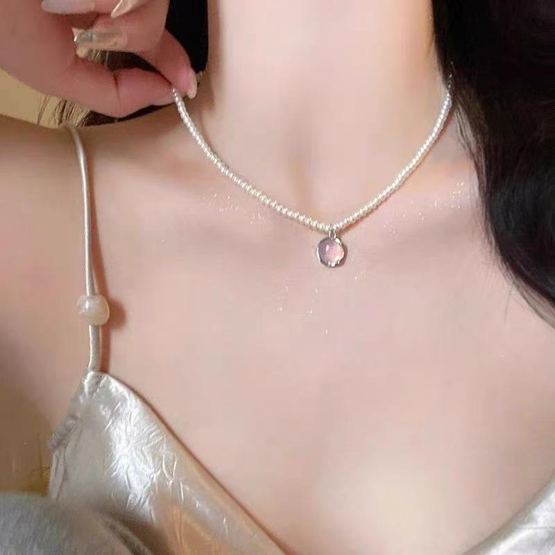 Pearl Necklace Women's Niche Light Luxury Design High-end Fashion Temperament Collarbone Chain Neck Chain Sweater Chain Bead Chain