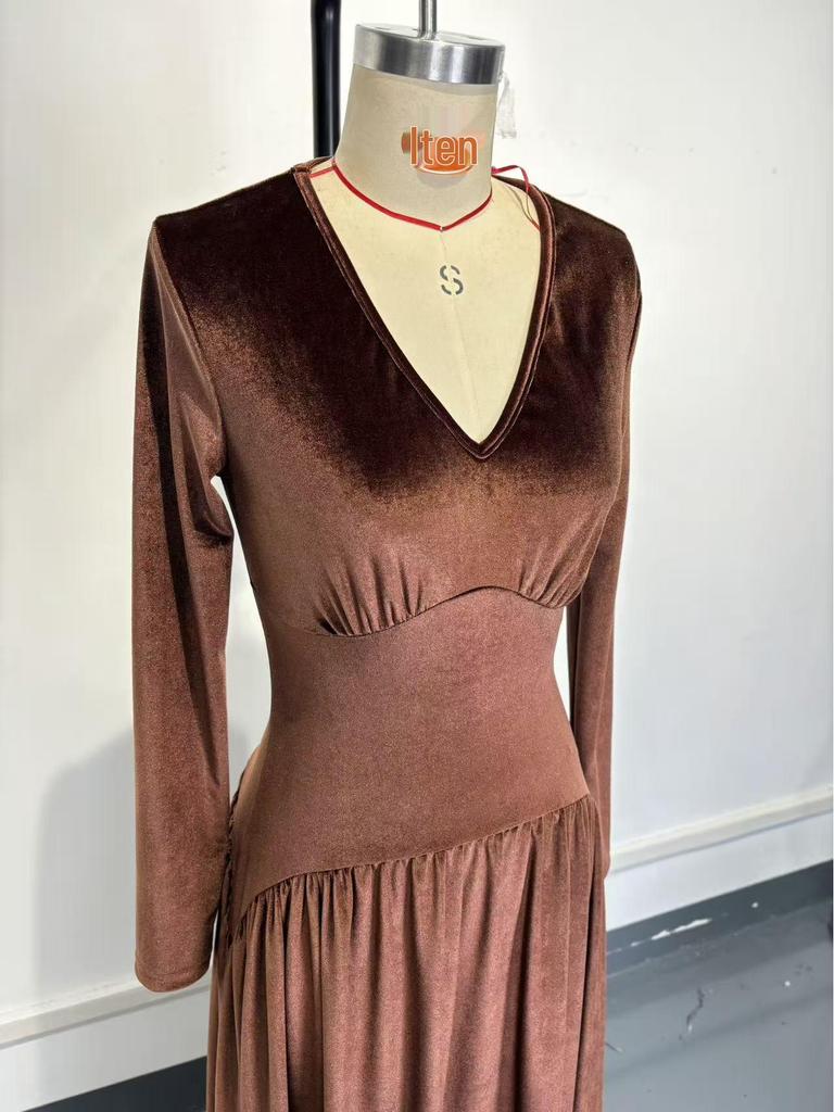 European & American Women's Elegant Long-Sleeved Velvet Dress - Shiny, Waist-Cinching Winter Fashion