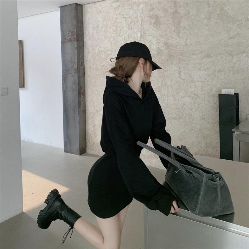 2025 New Design Light Mature Hepburn Style Black Sweatshirt Dress for Women Autumn and Winter