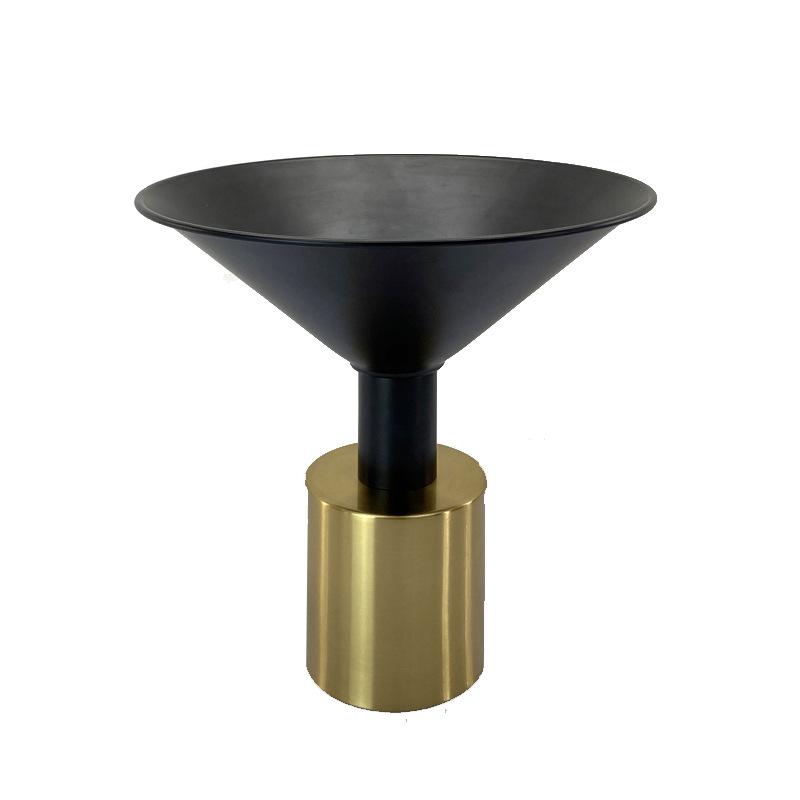 

Креативный скандинавский современный минималистский геометрический статический сбалансированный металлический орнамент модель дома продажа офис мягкая мебель