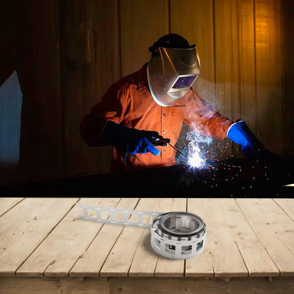 Optimierte Montage von Lithium-Batterien mit unserem hochwertigen vernickelten Stahlband, praktisch angeboten auf einer 5-Meter-Rolle