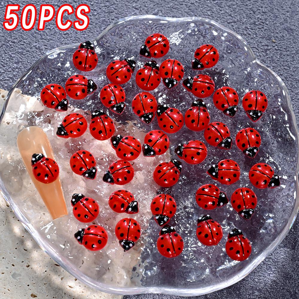 50 Stück Niedliche Cartoon Marienkäfer Nagelanhänger Harz 9mm*13mm Mini Niedlicher Roter Käfer Flache Rückseite Cabochon Strassstein DIY Maniküre Zubehör