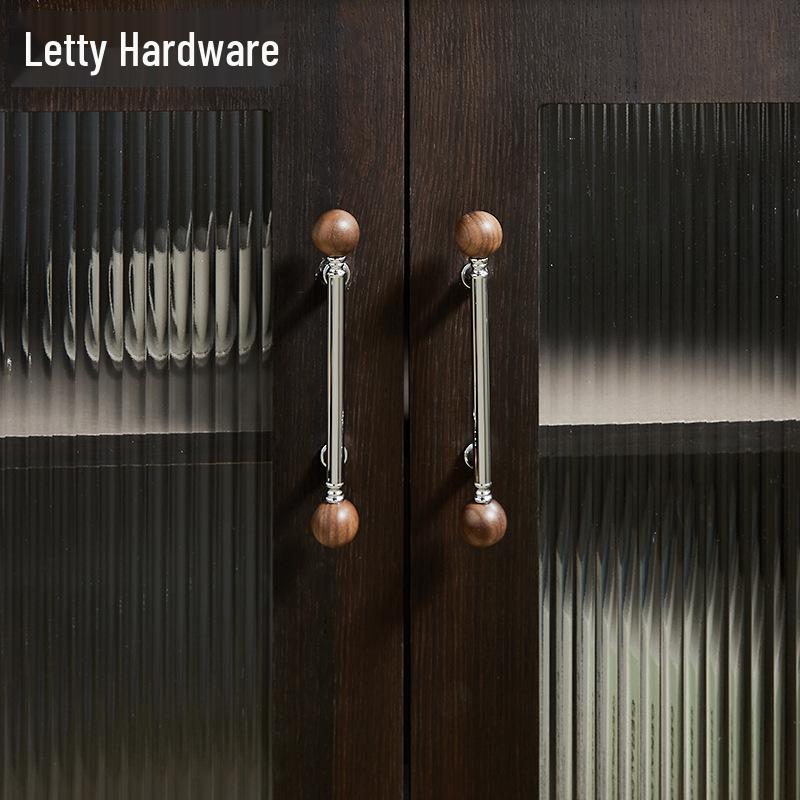 Antike Messing Französisch Retro Langer Zuggriff mit Walnussholz und Silberner Runder Kugel für Küchenschränke und Kleiderschränke