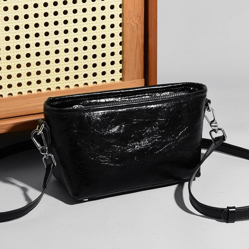 

Leather bag New burst messenger bag Stylish and simple bag Versatile commuter women s shoulder bag