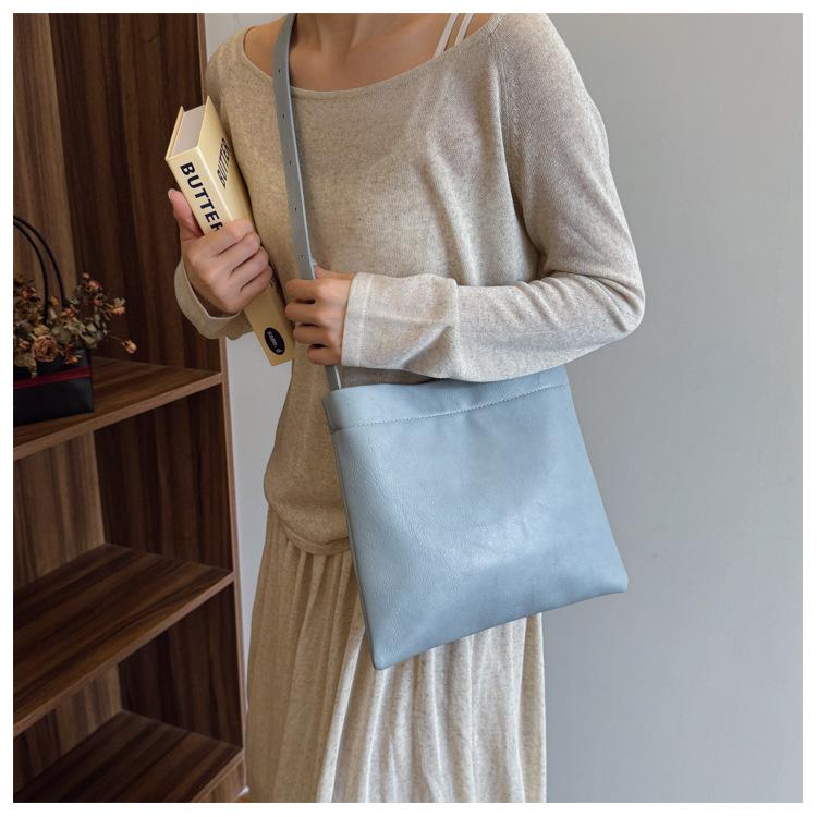 Large-capacity bag women's new simple and versatile shoulder messenger bag is now popular bucket bag