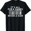 Todo es diversión y juegos hasta que alguien se pierde un Escaneo Postal Camiseta