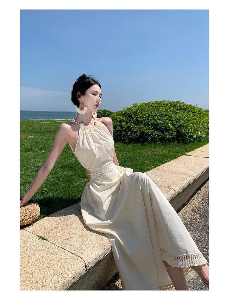 Design-Sense Waist-Baring Halter Dress: Slimming, Tie-Waist, Super-Fairy, Large-Hemmed Vacation Dress