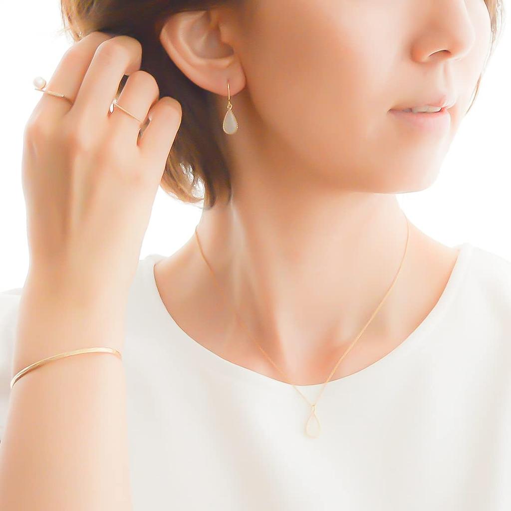 [Naot Jewelry] Women's Necklace, White, Simple, Teardrop Shape, Cut Frame Glass Necklace, White Smoke