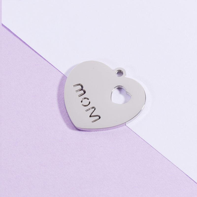 

В наличии кулон в форме сердца из нержавеющей стали Мама - Полый дизайн персикового сердца, ювелирный аксессуар