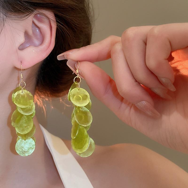 Silver needle round shell fringed earrings seaside vacation style temperament earrings fashion high sense versatile earrings wholesale