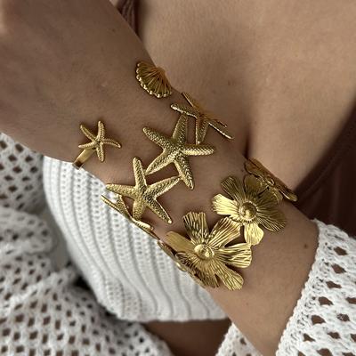 Bracelet Manchette Large Exagéré Vintage pour Femmes Couleur Dorée Coquillage Étoile de Mer Fleur Acier Inoxydable Bracelet Bijoux de Fête à la Plage