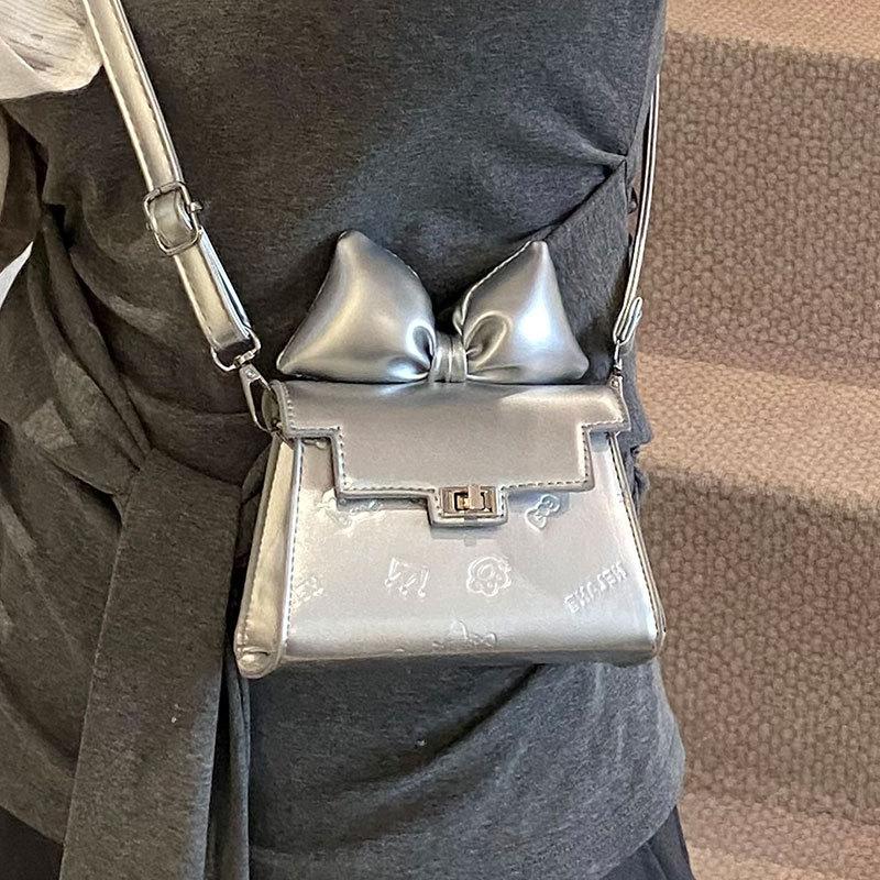 Trendy New Product Cute Embossed Korean Version Niche Bow Mouth Red Envelope Fashionable Foreign Style Super Fire Versatile Messenger Women's Bag