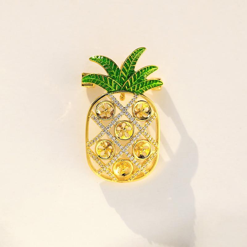 Bo Xin Yun Copper  Zirconia Pineapple Brooch with Pearl Lapel Pin