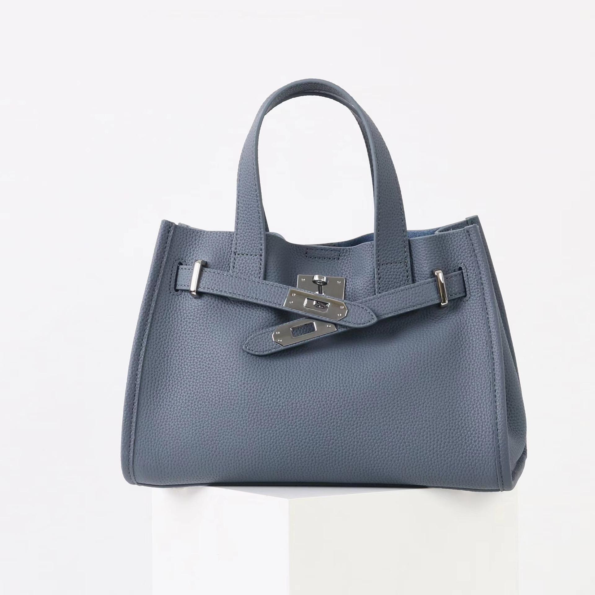 

New commuter bag large leather bag handbag tote leather commuter shoulder messenger bag computer bag 28.5cm темно-синього кольору