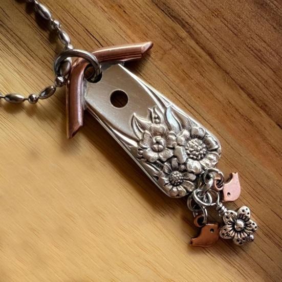 Birdhouse Pendant Necklace Retro Birdhouse Necklace Vintage Style Birdhouse Inspired Necklace for Bird Lovers Jewelry Collectors