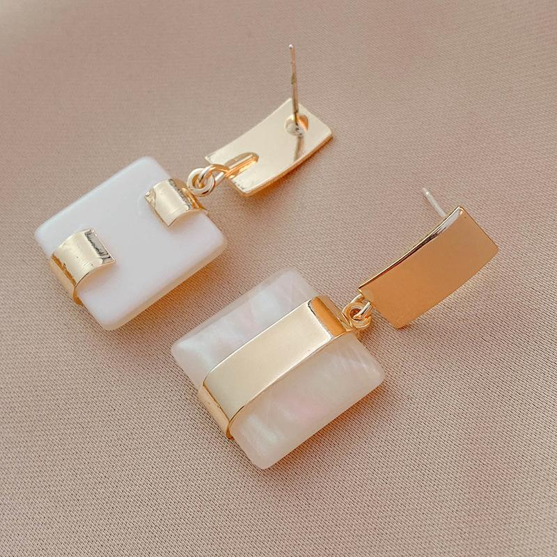Silver needle simple metal square geometric earrings European and American retro Internet celebrity earrings