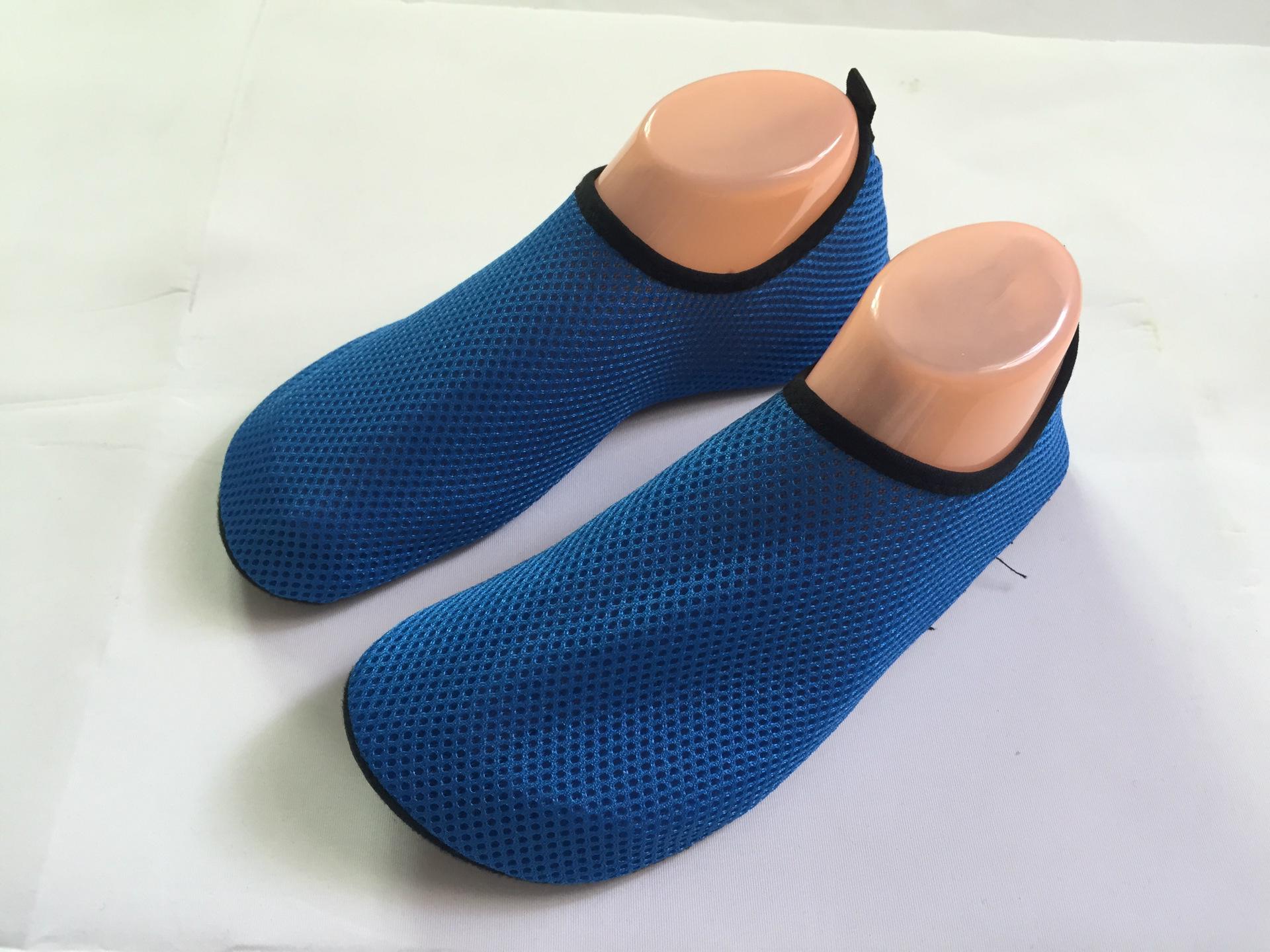 

Spot Fitness Water Shoes: Soft Sole, Mesh, Barefoot Snorkeling, Swimming, Diving, Outdoor Beach Upstream Shoes. 2XL (42-43)