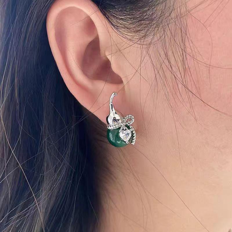Exquisite Diamond-Inlaid Agate Gourd Dangle Earrings: Retro, High-End Chinese Niche Design