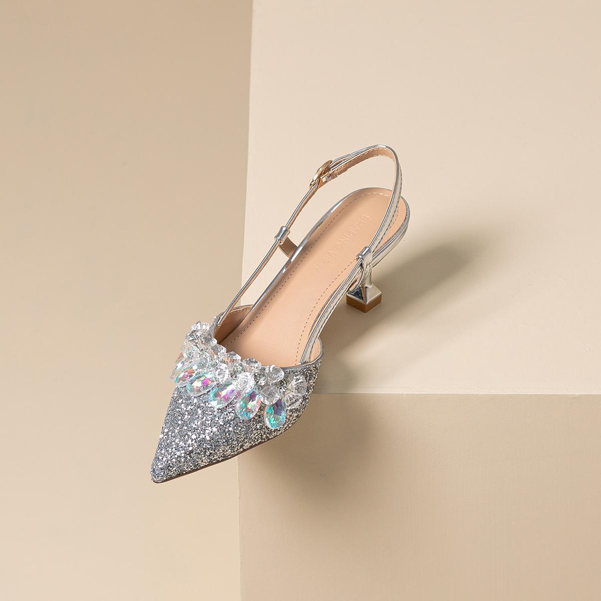 

Pointed rhinestone stiletto shoes children s spring 2025 new versatile European and American style banquet shoes wedding shoes bag head sandals 34 серебряный