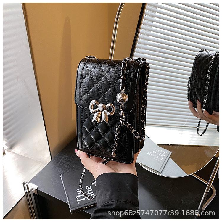 Xiaoxiangfeng diamond chain small bag girls 2025 new Korean version niche versatile mobile phone bag commuter messenger bag