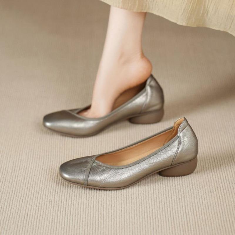 

Comfortable thick heel single shoes women s autumn new low heel soft leather women s shoes soft sole one pedal Doudou shoes 40 серебряный