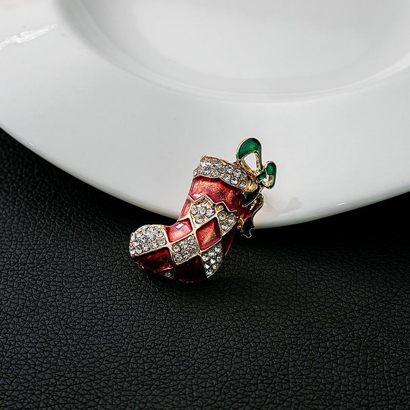 European Retro Patchwork Rhinestone Christmas Boot Love Brooch Accessory