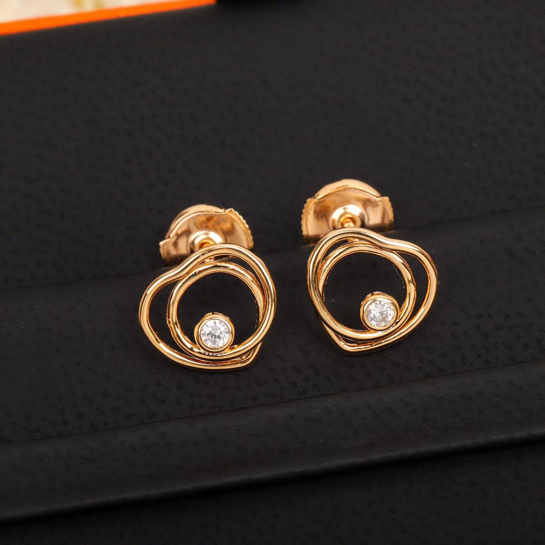

2024 New hot Brand vintage Earrings for Women Fine Quality Heart Eardrop Luxury Jewelry Fashion Designer Women s Ear Stud