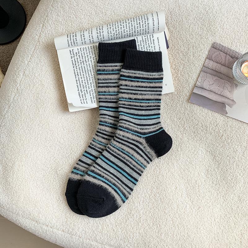 

Женские осенне-зимние полосатые утолщенные теплые хлопковые носки с длинным ворсом 1 pair