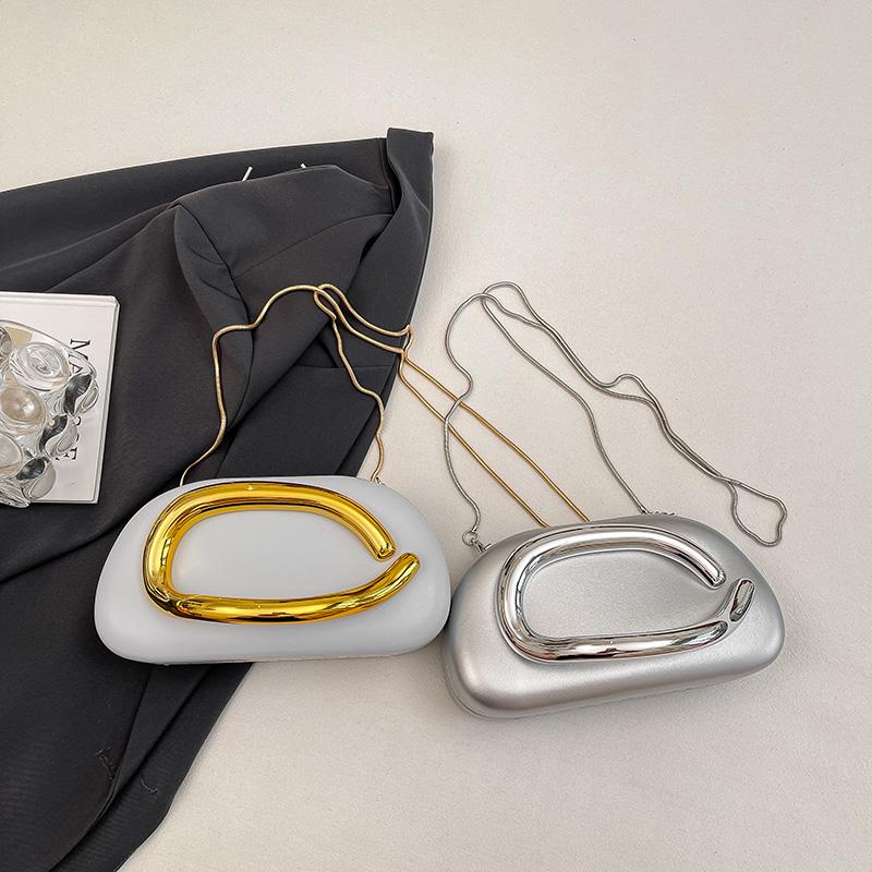 Women PU Leather Trendy Clutch Purses Solid Color Metal Decoration Evening Bag Hand-held Shoulder Clutch Bag for Wedding Party
