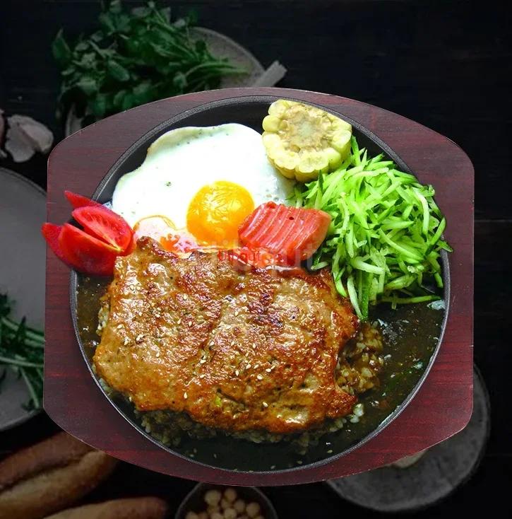 Korejský litinový grilovací hrnec smažený proužkovaný steak BBQ grilovací deska kulatá domácí pečicí pánev na pečení dřevěný tác kuchyňská pánev