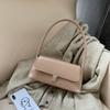 Popular women's bags autumn and winter baguette bags fashionable retro underarm bags versatile atmosphere portable temperament shoulder bags
