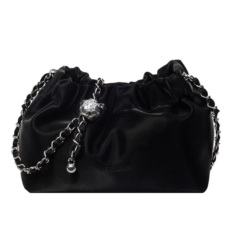 2025 new Korean version niche design simple pleated cloud bag fashion versatile commuter chain messenger bag women